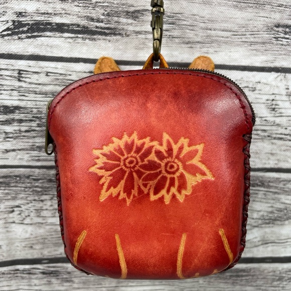 Handmade Leather 3D Dog Coin Purse - Picture 5 of 7